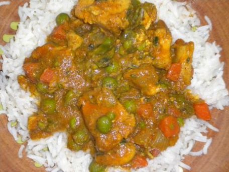 RECIPE MAIN IMAGE Poulet au curry et ses petits légumes accompagné de son riz basmati