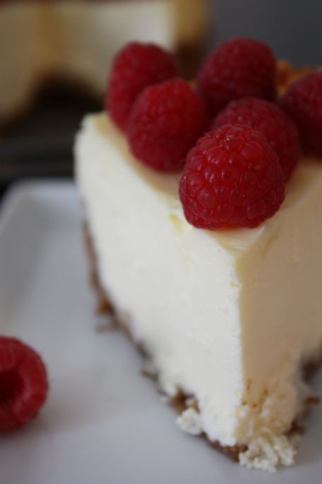 RECIPE MAIN IMAGE Cheesecake à la framboise, à la vanille et au Philadelphia