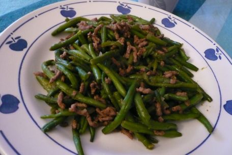 RECIPE MAIN IMAGE Poêlée de haricots verts à la viande hachée et au curry