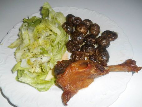 RECIPE MAIN IMAGE manchons de canards , pommes de terre grenaille à Huile d'olive aromatisée au basilic