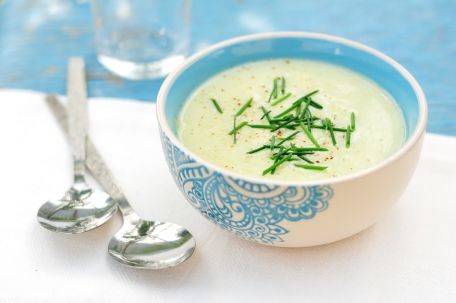 RECIPE MAIN IMAGE Soupe froide aux courgettes et au lait de soja