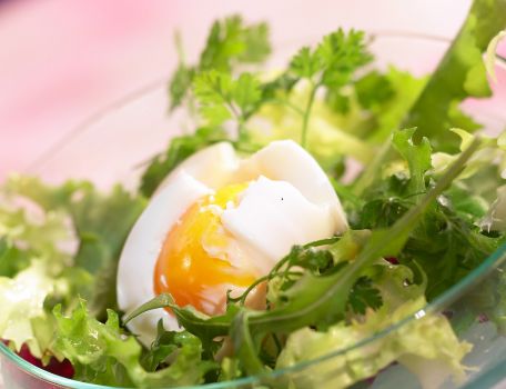 RECIPE MAIN IMAGE Oeufs mollets en salade acidulée