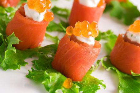 RECIPE MAIN IMAGE Petits paquets de saumon fumé aux légumes croquants