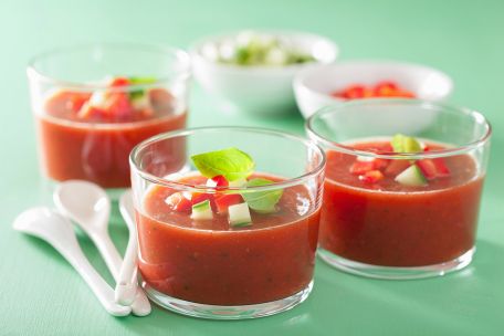 RECIPE MAIN IMAGE Soupe glacée de tomates, glaçons de concombre