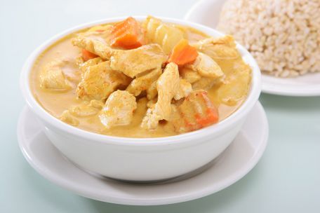 RECIPE MAIN IMAGE Poulet au curry et carottes safranées
