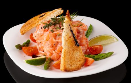 RECIPE MAIN IMAGE Tartare de saumon, tomates et feta