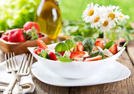 RECIPE MAIN IMAGE Salade de fraises au fromage frais