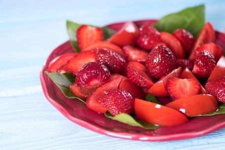 RECIPE MAIN IMAGE Salade de fraises et tomates cerises