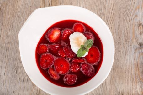 RECIPE MAIN IMAGE Soupe de rhubarbe aux fruits rouges