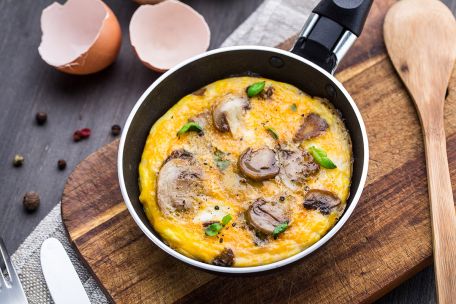 RECIPE MAIN IMAGE Omelette au parmesan et champignons de Paris