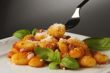 RECIPE MAIN IMAGE Gnocchis sauce à l\'italienne