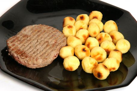 RECIPE MAIN IMAGE Steak haché et ses pommes de terre noisettes 