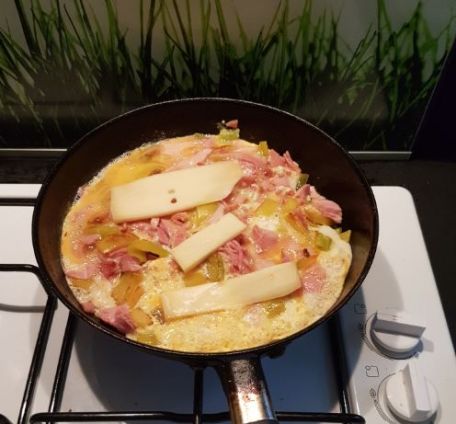 RECIPE MAIN IMAGE Omelette au Jambon Supérieur Sans couenne -25 de Sel Carrefour