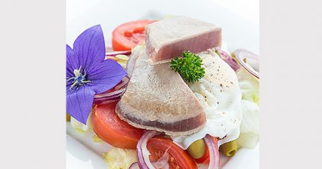 RECIPE MAIN IMAGE Salade niçoise au quinoa et thon grillé