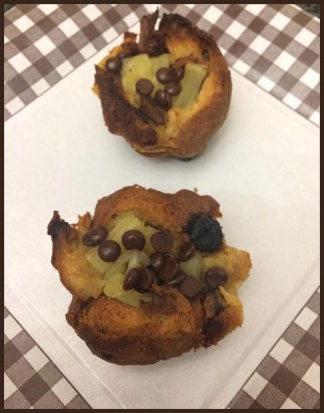 RECIPE MAIN IMAGE Muffins de panettone perdu ananas pépites de chocolat