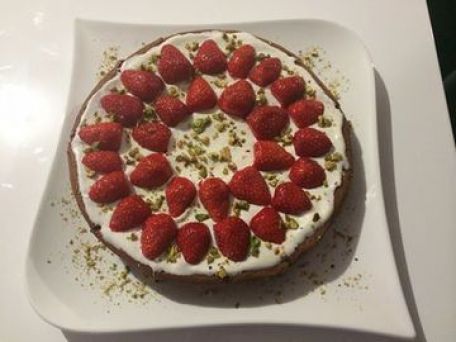 RECIPE MAIN IMAGE Gâteau aux fraises, chantilly et chocolat