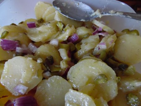 RECIPE MAIN IMAGE Salade de pommes de terre aux cornichons