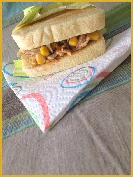 RECIPE MAIN IMAGE Sandwich brioché aux maquereaux aux légumes du soleil et maïs