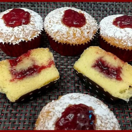 RECIPE MAIN IMAGE Petits cakes yaourt citron et coeur de framboise