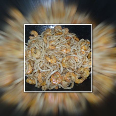 RECIPE MAIN IMAGE Wok de crevettes et nouilles