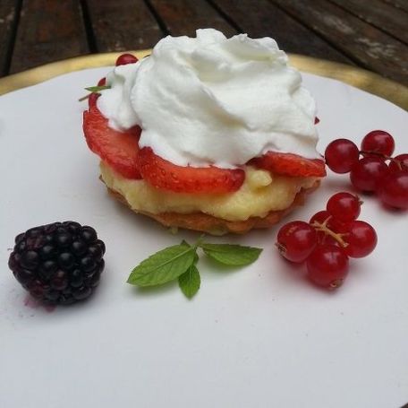 RECIPE MAIN IMAGE Tartelettes aux fraises et Chantilly