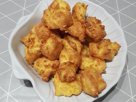 RECIPE MAIN IMAGE GOUGERES AU FROMAGE (Cyril Lignac)
