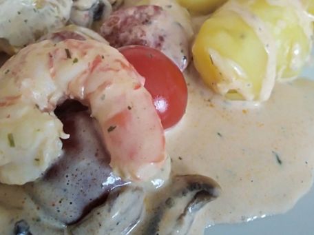 RECIPE MAIN IMAGE Crevettes au Boursin , champignons et chorizo