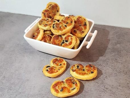 RECIPE MAIN IMAGE Petits palmiers fromage olives