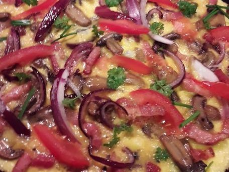 RECIPE MAIN IMAGE Omelette aux lardons, champignons et cheddar
