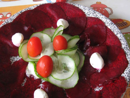 RECIPE MAIN IMAGE Une salade de betteraves-concombres-tomates cerise