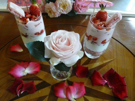 RECIPE MAIN IMAGE Trifle aux fraises en duo
