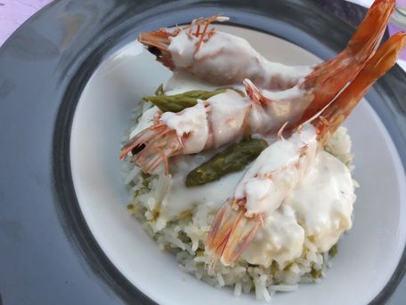 RECIPE MAIN IMAGE Crevettes au riz basmati et asperges sauce crème parmesan