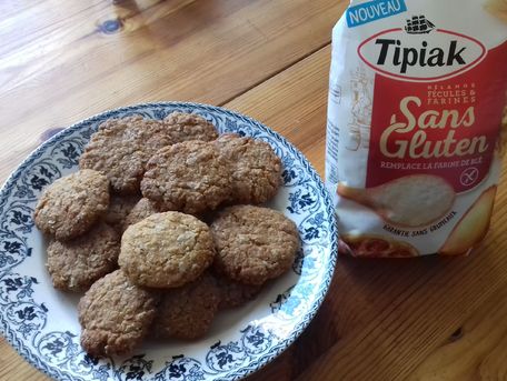 RECIPE MAIN IMAGE Biscuits aux flocons d'avoine et à la noix de coco à la cannelle sans gluten et sans oeuf