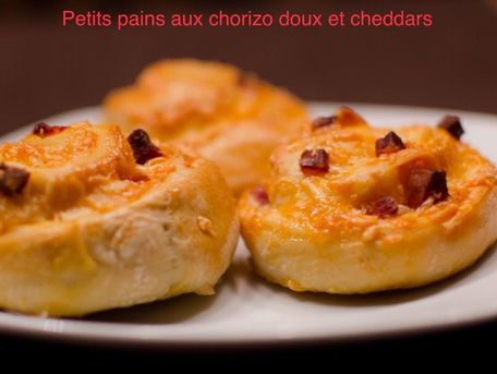 RECIPE MAIN IMAGE Petits pains au chorizo doux et cheddar 