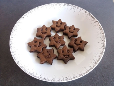 RECIPE MAIN IMAGE Biscuits smileys au chocolat et caramel beurre salé