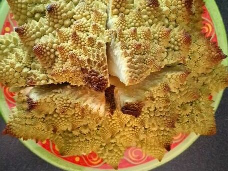 RECIPE MAIN IMAGE Chou Romanesco cuit entier au four