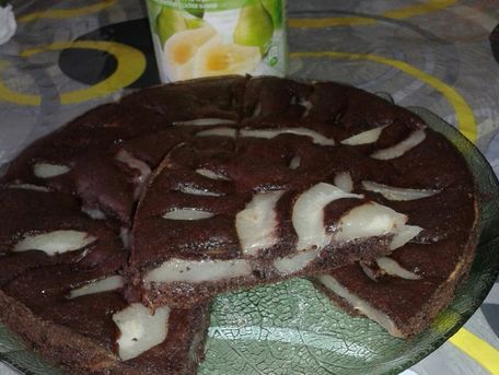 RECIPE MAIN IMAGE Gâteau aux poires et au cacao (allégé en sucre et en matières grasses)