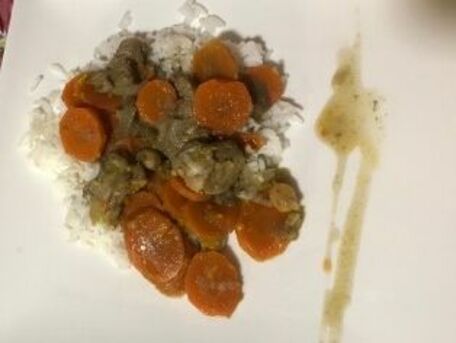 RECIPE MAIN IMAGE Sauté de porc aux carottes et aux raisins