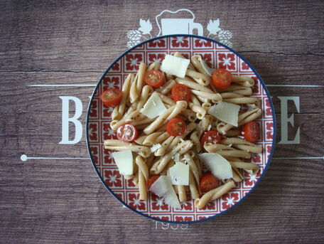 RECIPE MAIN IMAGE Casarecce de pois chiches aux tomates, basilic & parmesan 