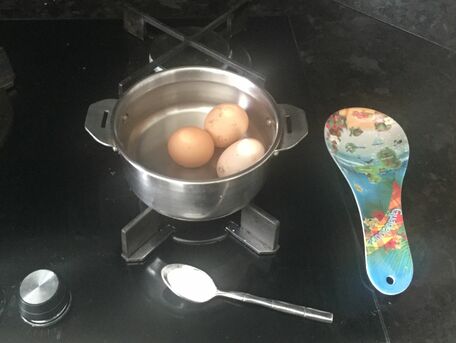 ADVICE MAIN IMAGE Astuce pour écailler un œuf à la coquille récalcitrante 