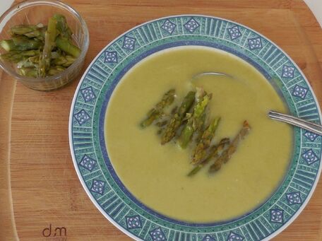 RECIPE MAIN IMAGE Soupe aux asperges vertes fraiches 