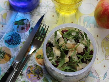 RECIPE MAIN IMAGE Salade bowl au quinoa, haricots rouges, petits pois, brocolis, feta et pesto de roquette