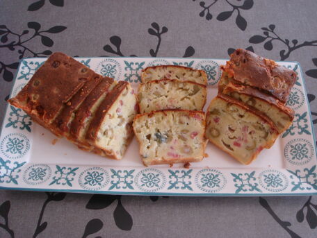 RECIPE MAIN IMAGE Cake au roquefort, lardons et olives