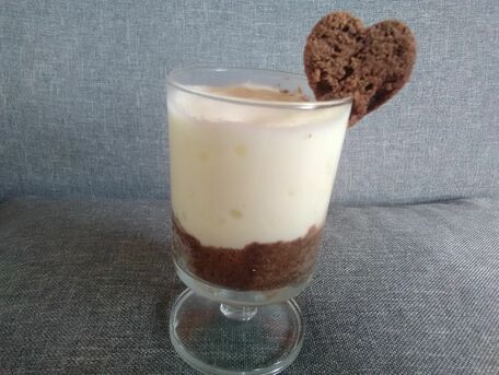 RECIPE MAIN IMAGE Mousse vanille et mascarpone avec un coeur en cake chocolat