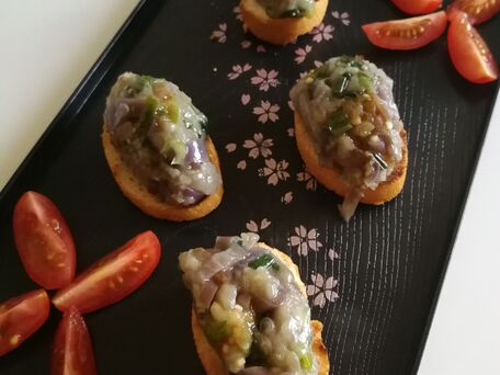 RECIPE MAIN IMAGE Mini bruschetta au caviar d'aubergines