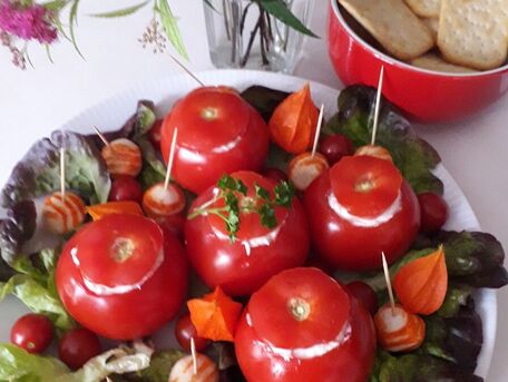 RECIPE MAIN IMAGE Tomates farçies au crabe  sauce allégée 