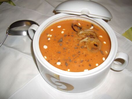 RECIPE MAIN IMAGE Soupe hivernale à l'Oignon Pomme de terre Carotte Tomate