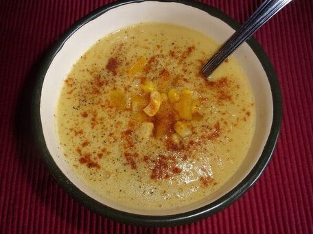 RECIPE MAIN IMAGE Soupe crémeuse au maïs et poivron jaune