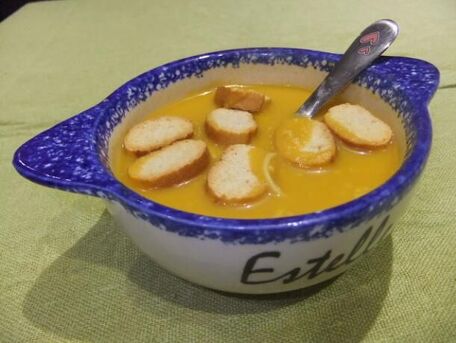RECIPE MAIN IMAGE Soupe au potiron, tomates et carottes aux vermicelles