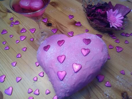 RECIPE MAIN IMAGE Coeur rose au yaourt et à la mangue